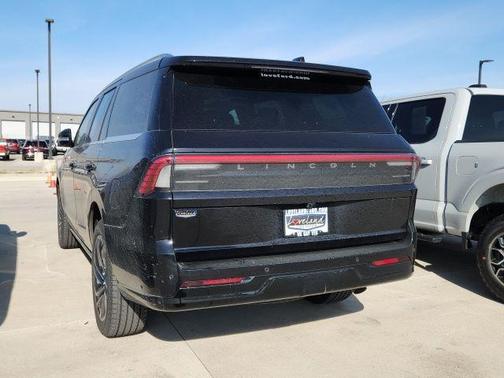 Black Metallic 2025 Lincoln Navigator Reserve