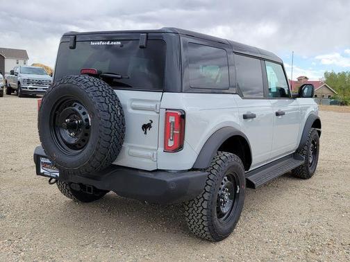 Avalanche Gray 2026 Ford Bronco Outer Banks