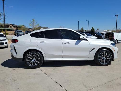 Mineral White Metallic 2023 BMW X6 xDrive40i