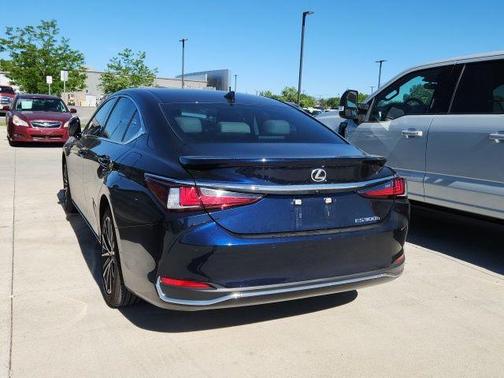 Mica 2025 Lexus ES 300h Base