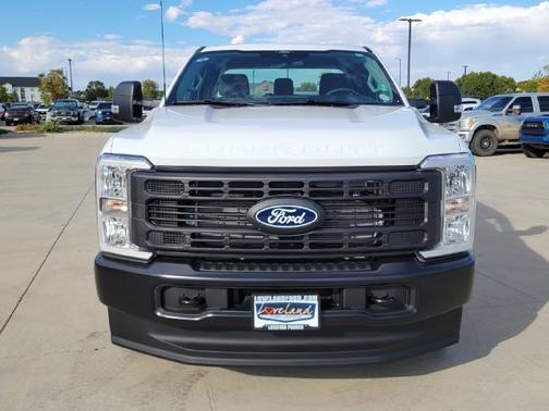 Oxford White 2027 Ford F-350 XL