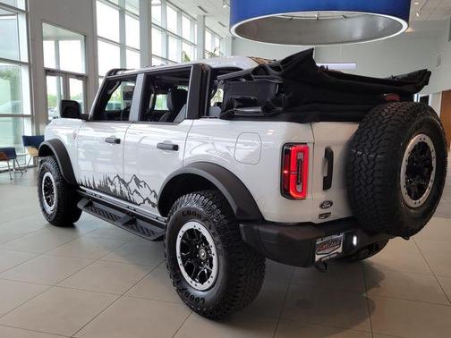 Oxford White 2026 Ford Bronco Badlands