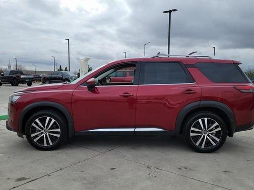 2025 Nissan Pathfinder Platinum