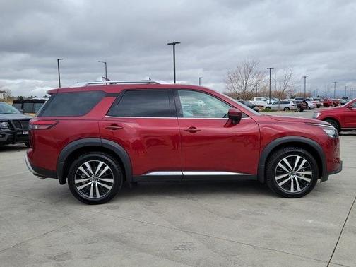 2025 Nissan Pathfinder Platinum