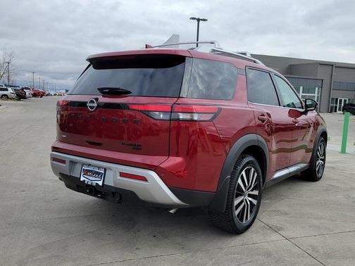 2025 Nissan Pathfinder Platinum