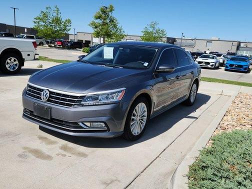 Platinum Gray Metallic 2017 Volkswagen Passat 1.8T SE