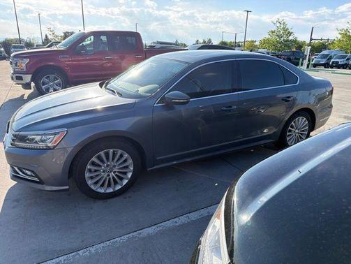 Platinum Gray Metallic 2017 Volkswagen Passat 1.8T SE