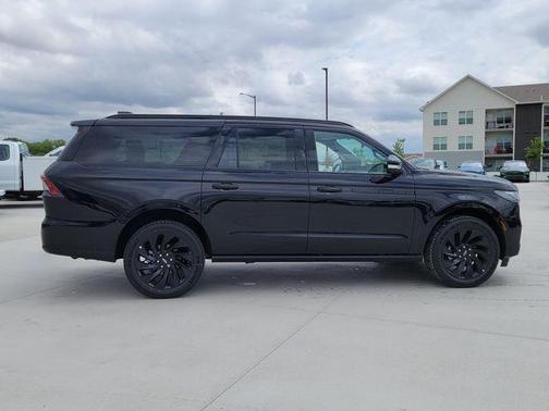 Infinite Black Metallic 2026 Lincoln Navigator L Reserve