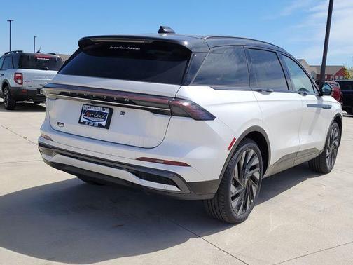 White Platinum Clearcoat Metallic 2026 Lincoln Nautilus Reserve