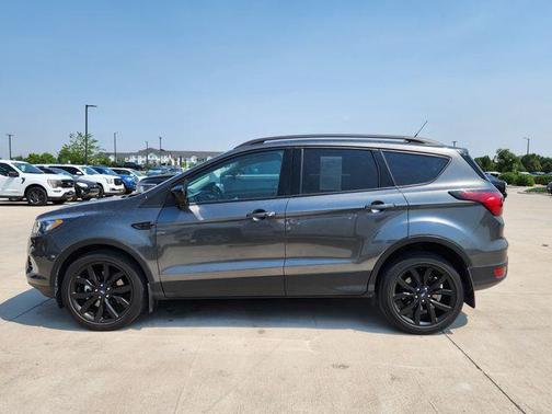 Magnetic 2019 Ford Escape SE