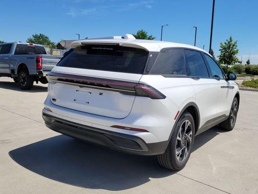 White Platinum Clearcoat Metallic 2026 Lincoln Nautilus Premiere