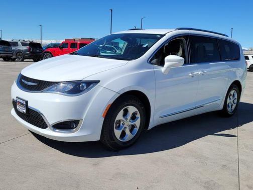 2017 Chrysler Pacifica Touring-L Plus