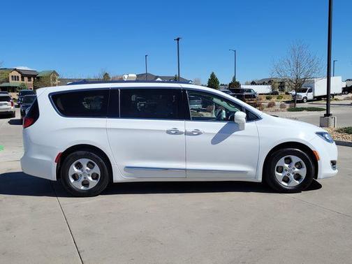 2017 Chrysler Pacifica Touring-L Plus
