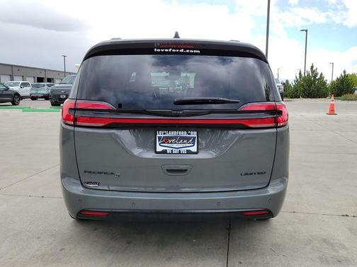 Ceramic Gray Clearcoat 2025 Chrysler Pacifica Limited