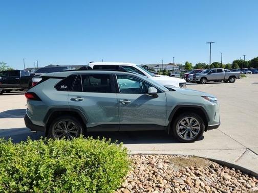 2022 Toyota RAV4 Hybrid XLE Premium