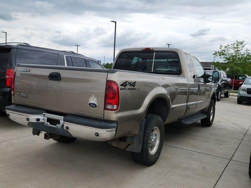 Beige 2002 Ford F-250 XLT