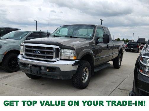 Beige 2002 Ford F-250 XLT