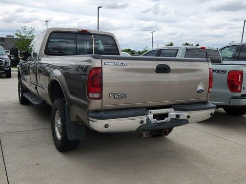 Beige 2002 Ford F-250 XLT