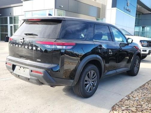 2022 Nissan Pathfinder S