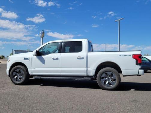 Oxford White 2025 Ford F-150 Lightning LARIAT