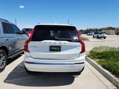2022 Volvo XC90 Recharge Plug-In Hybrid T8 Inscription 6 Passenger