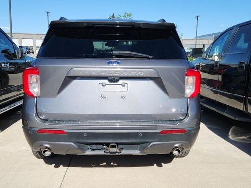 Gray Metallic 2022 Ford Explorer XLT