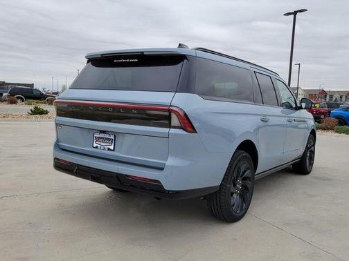Gray Mist Metallic 2026 Lincoln Navigator L Reserve