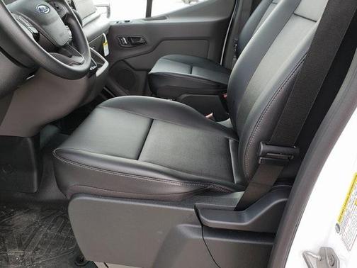 2026 Ford Transit-250 148 WB Medium Roof Cargo