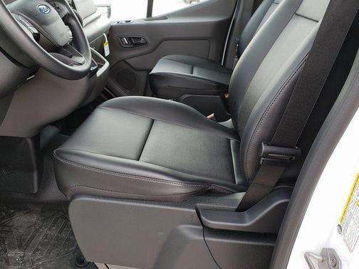 2026 Ford Transit-250 148 WB Medium Roof Cargo