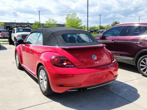 Tornado Red w/ Black Top 2018 Volkswagen Beetle 2.0T S