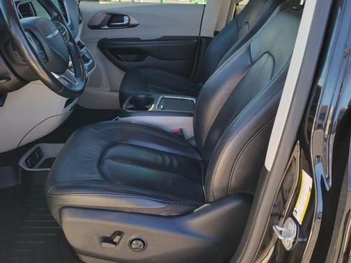 2021 Chrysler Pacifica Touring-L