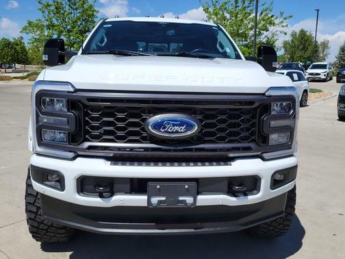 Oxford White 2024 Ford F-250 Lariat