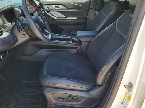 White Metallic 2025 Ford Explorer ST