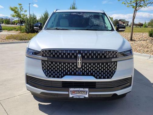 Crystal White Metallic 2026 Lincoln Navigator Reserve