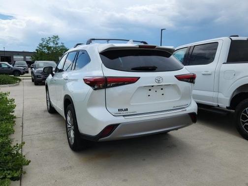 2022 Toyota Highlander Platinum