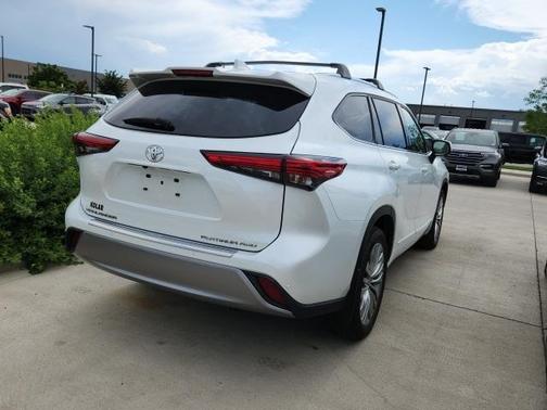 2022 Toyota Highlander Platinum
