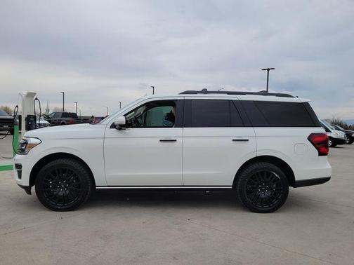 Star White 2022 Ford Expedition Limited
