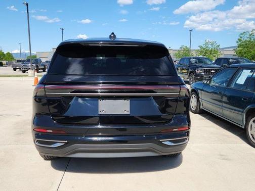 Infinite Black Metallic 2024 Lincoln Nautilus Premiere