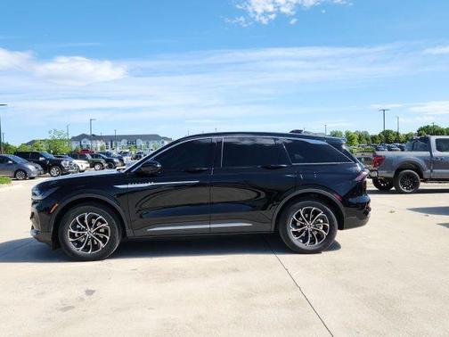 Infinite Black Metallic 2024 Lincoln Nautilus Premiere