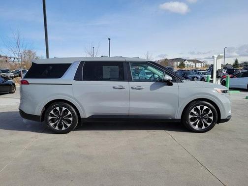 2024 Kia Carnival EX