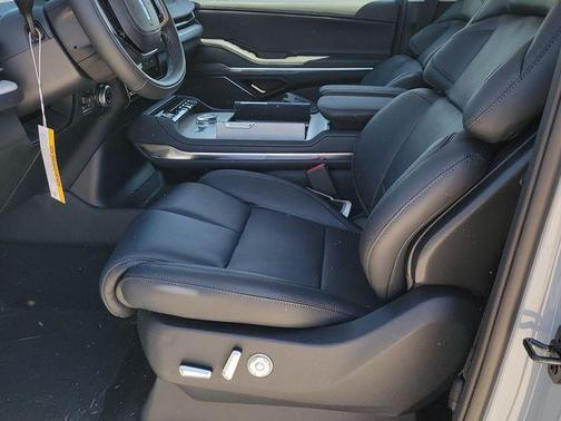Gray Mist Metallic 2026 Lincoln Navigator Reserve