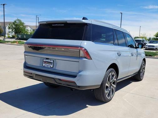 Gray Mist Metallic 2026 Lincoln Navigator Reserve