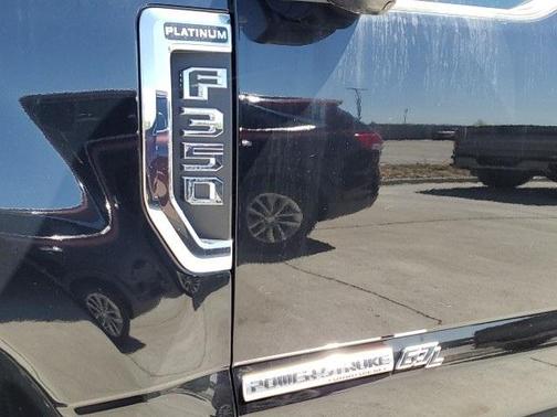 Photo 3 of 8 of 2018 Ford F-350 Platinum