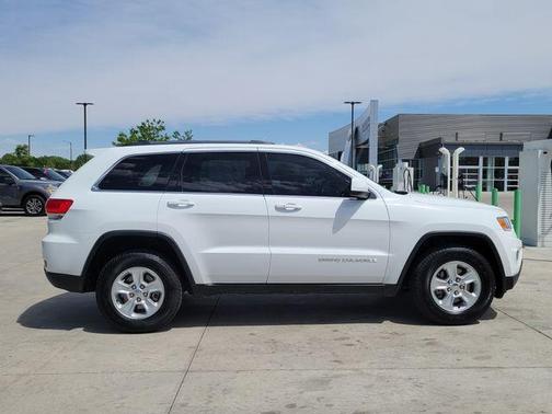 Bright White Clearcoat 2015 Jeep Grand Cherokee Laredo