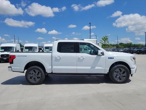 2025 Ford F-150 Lightning LARIAT