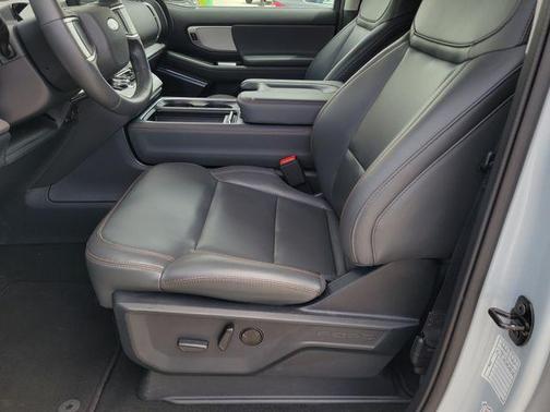 Space Silver 2025 Ford Expedition Max Active