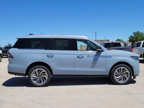 Gray Mist Metallic 2026 Lincoln Navigator Reserve