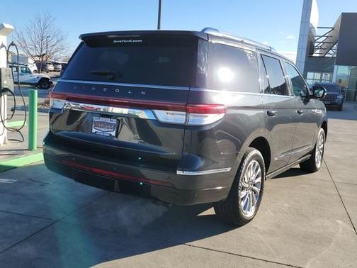 2023 Lincoln Navigator Standard