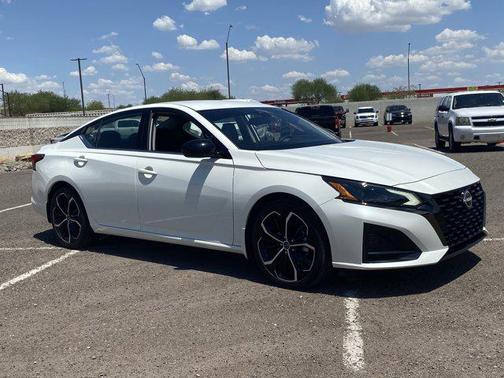2023 Nissan Altima SR FWD