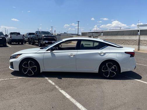 2023 Nissan Altima SR FWD